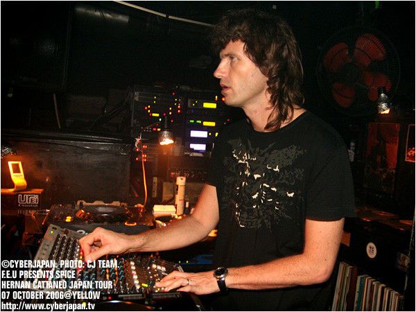 07 OCT 06 HERNAN CATTANEO CLUB YELLOW