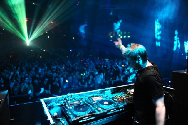 ageHa 8th Anniversary/FERRY CORSTEN